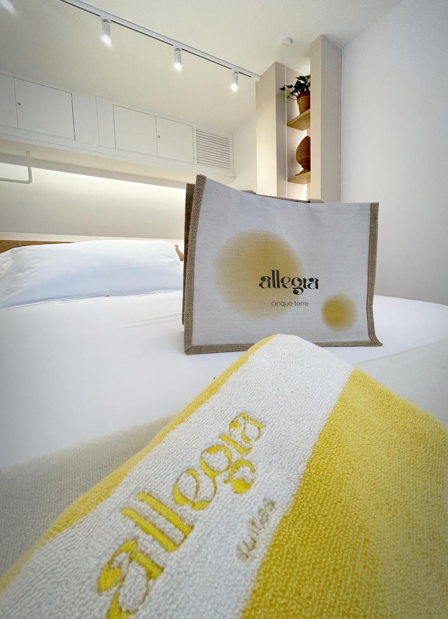 Allegra Suites Монтероссо-аль-Маре Екстер'єр фото